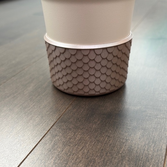 Tumbler Boot, Rose Gold Shimmer Scallop Patterned Base, Silicone Thermos Stanley - Picture 1 of 7